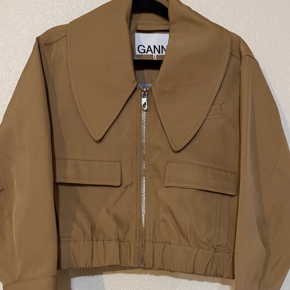 Ganni Tan Cropped Jacket with Wide Collar - Picture 4 of 6